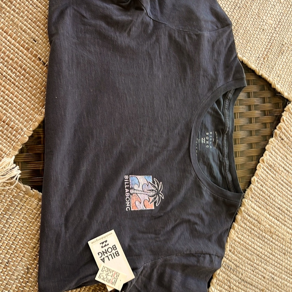 LADIES BRAND NEW BILLABONG TEE